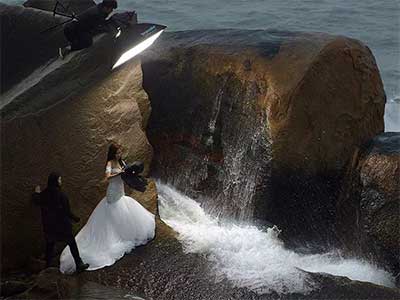 婚纱照中的大片是如何拍摄出来的，怎么才能显得气势恢宏有气场？