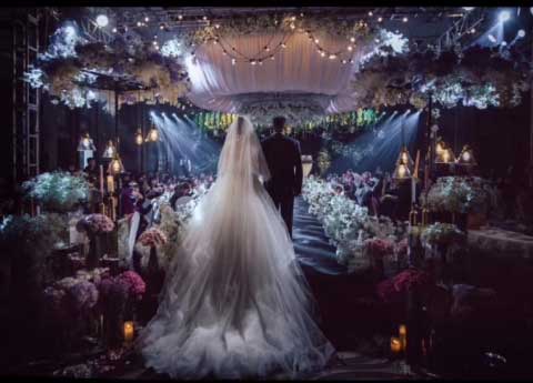 上海婚博会带领大家领略矮个子新郎新娘的婚纱照如何拍摄呢？